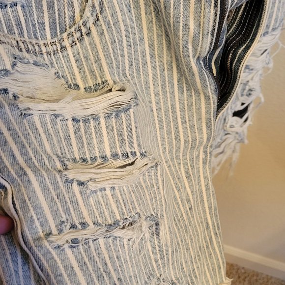 American Eagle Striped Distressed Jean Shorts - Picture 6 of 9